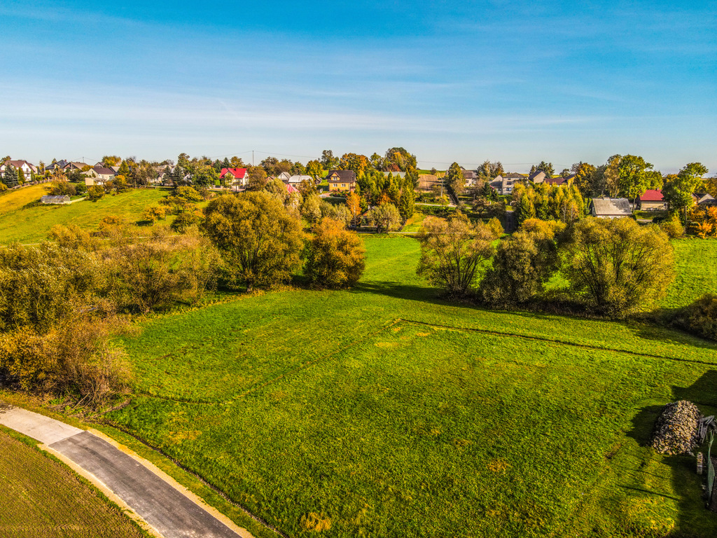 Działka – Poręba Dzierżna