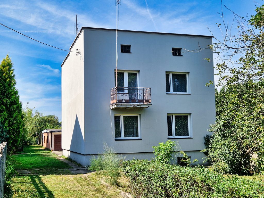 Dom – Myszków, Krótka