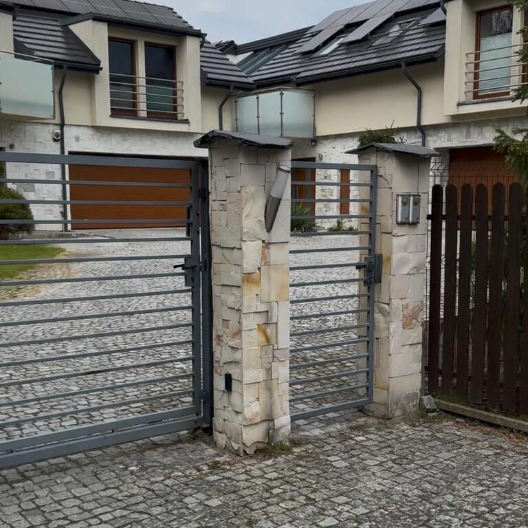 Dom – Żabieniec, ul. Ustronna