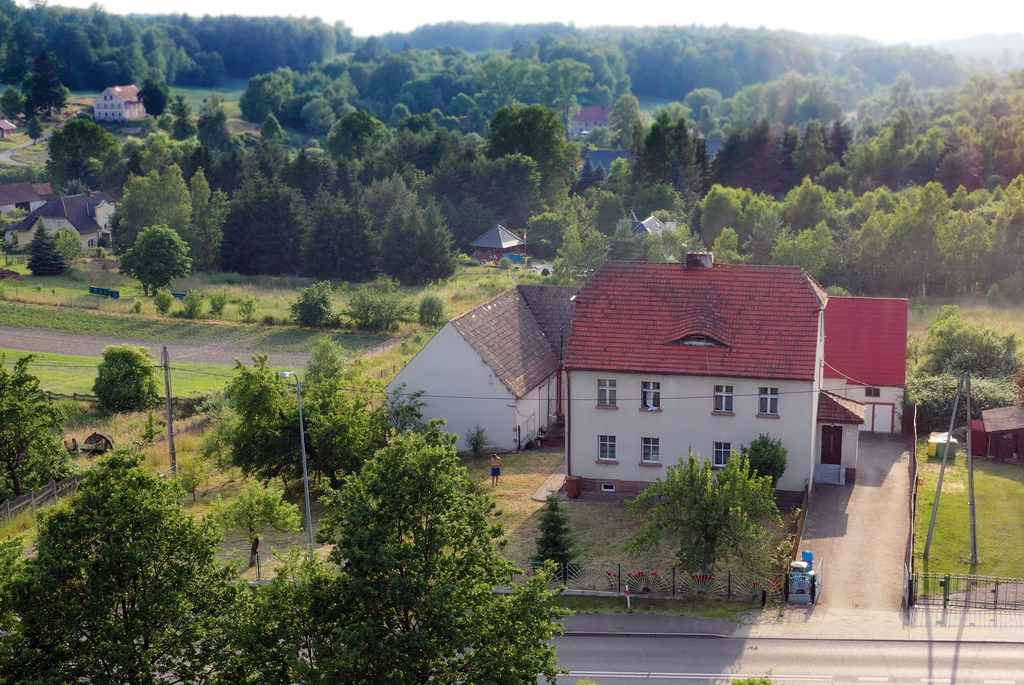 Dom z dużą działką w Nowych Jaroszowicach