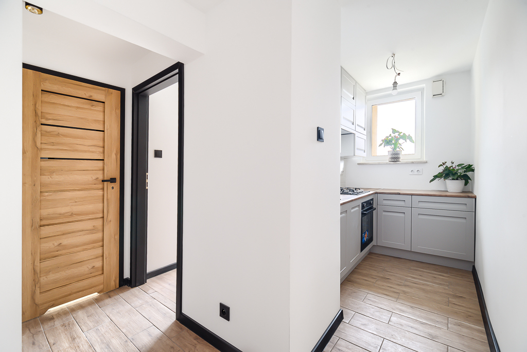 2 pokoje z balkonem po generalnym remoncie REDEN