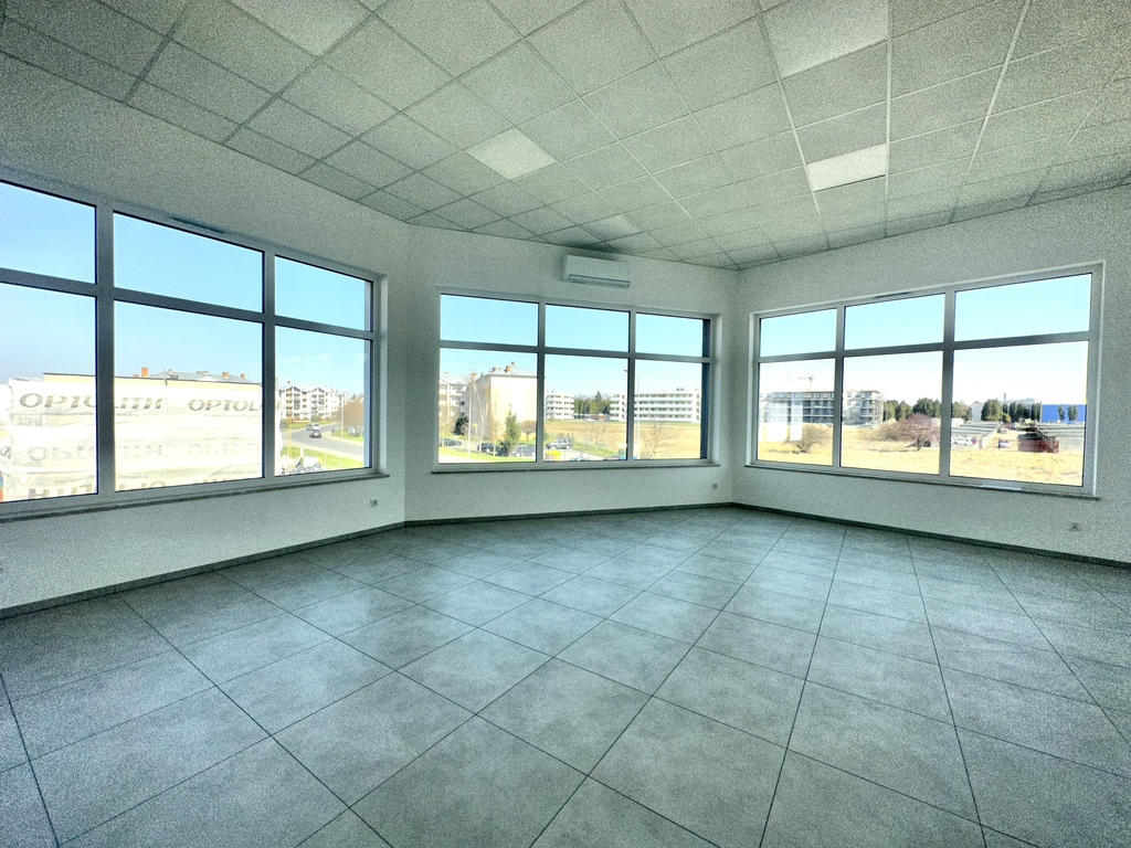 Nowoczesny lokal biurowy z przeszkleniami, 68,8m2!