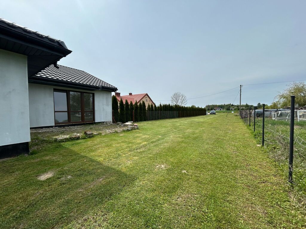 Dom w Milanowie – 104m² z garażem i działką 1230m2