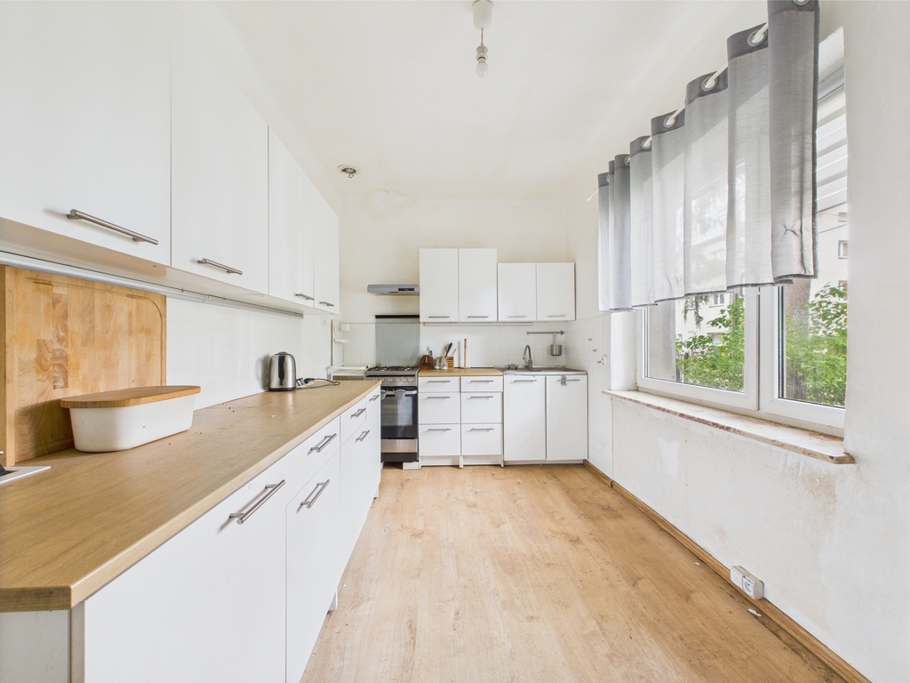 Wawer – bliźniak do remontu z dużym ogrodem