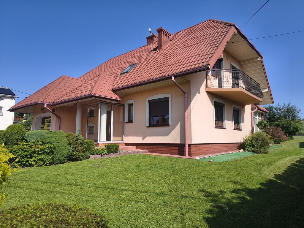 Elegancka rezydencja z ogrodem