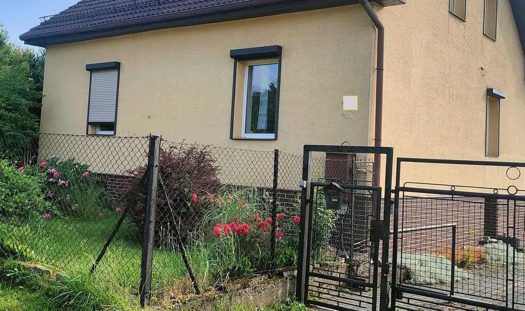 WIDOK NA GÓRY WART MILIONY – DOM JAWORZE