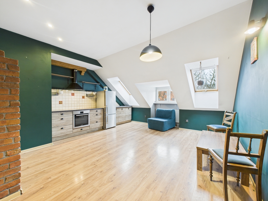 Przestronne mieszkanie i niskie koszty utrzymania!