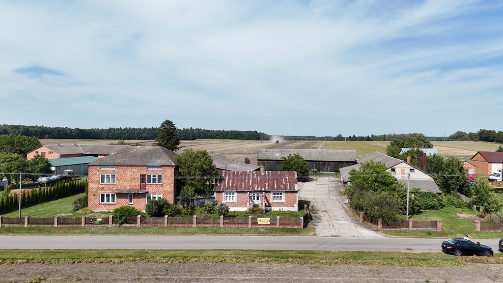 Budynki: produkcyjny i gospodarcze, dom - Mołożów