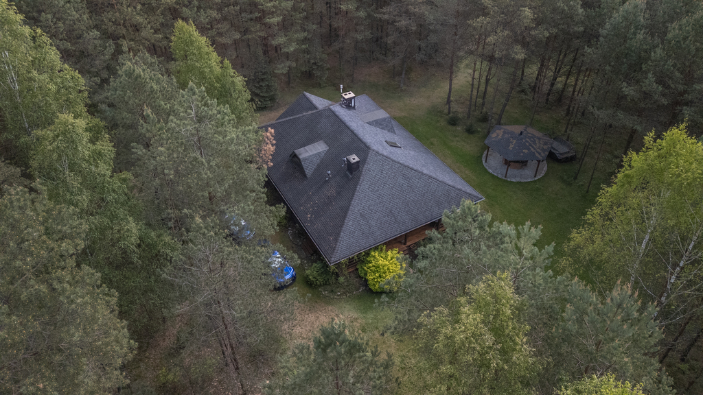 Dom z własnym lasem obok 3 jezior