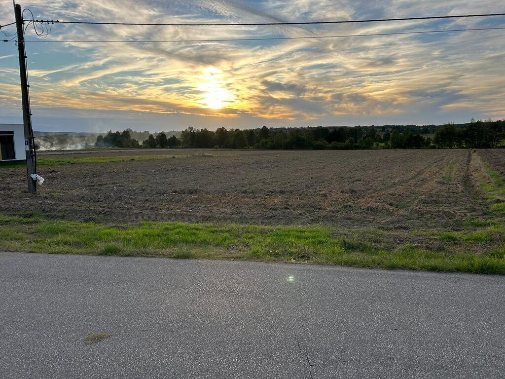 Piękna działka w Straszowie gmina Mniów.