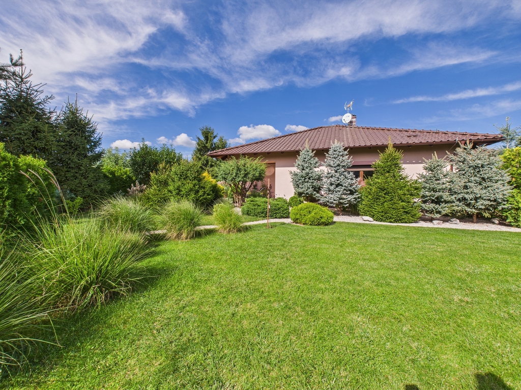 Dom, wysoki standard, duża działka, garaż