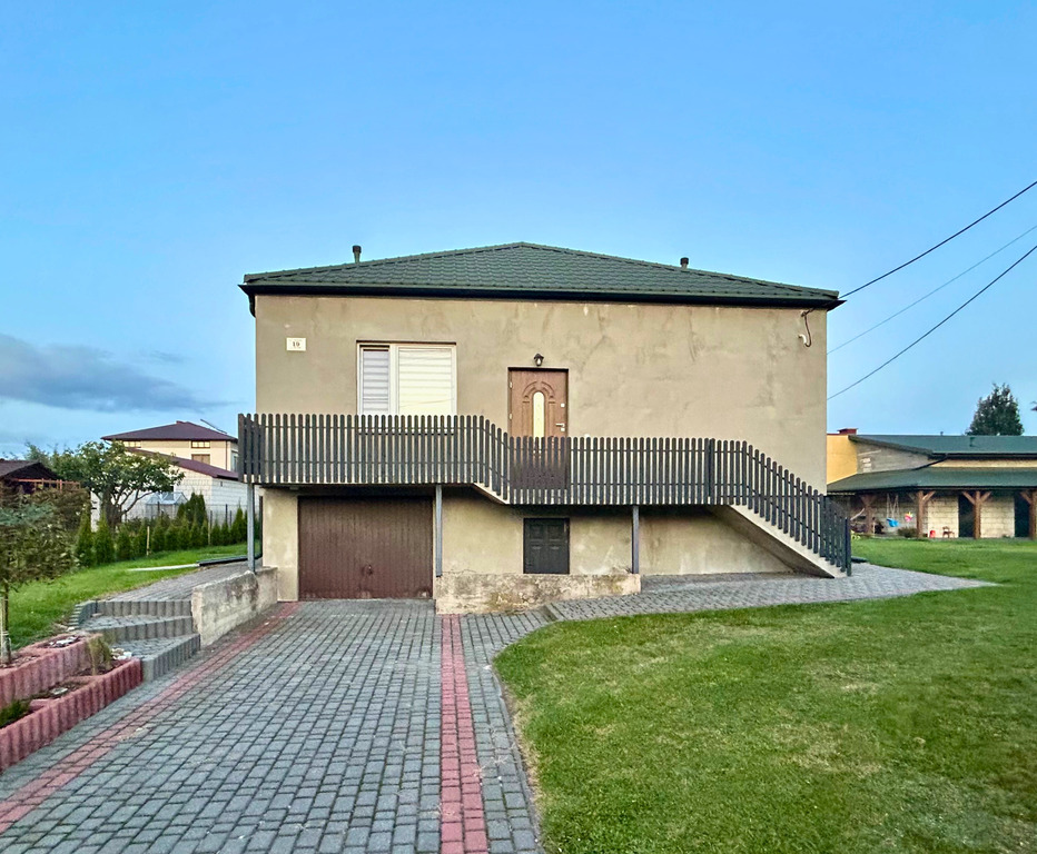 Funkcjonalny dom z ogrodem-Łaszczów