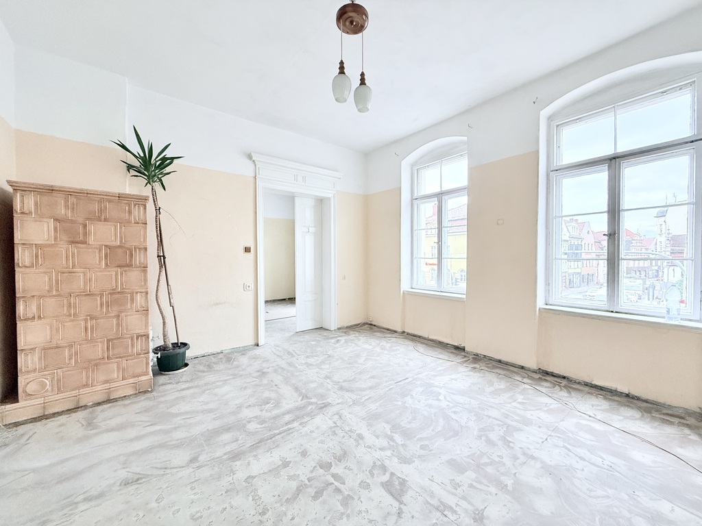 Słoneczne duże  M3 w Centrum do remontu- booking.