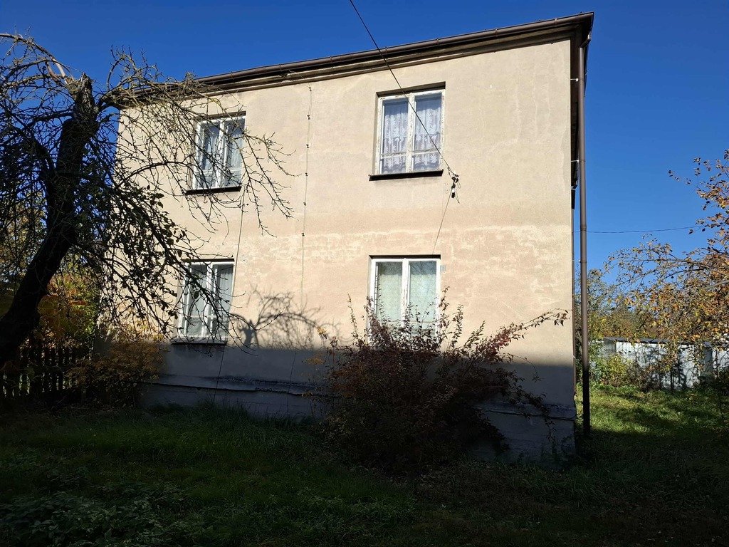 Dom z dużą działką na sprzedaż w Łapach.