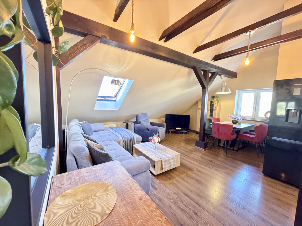 Kapitalne 2-poziomowe, duże mieszkanie na wsi.