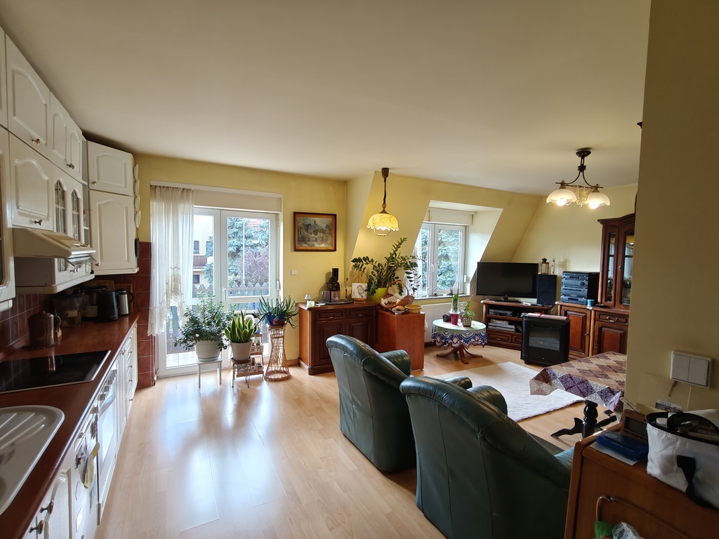 Skrajny szereg mieszkalno-usługowy lub dwurodzinny