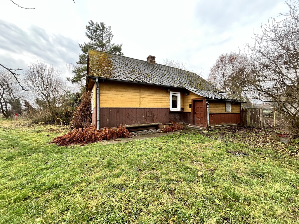 Działka z zabudowaniami w Hostynnem-Kolonii