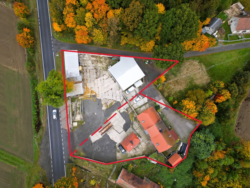 Plac z zapleczem biurowo-usługowym