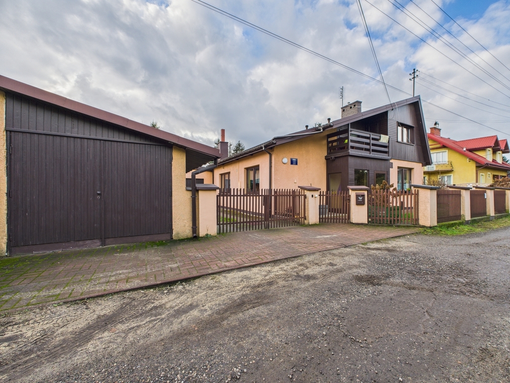 2 domy + 2 garaże, blisko Galerii Wołomin (400 m)