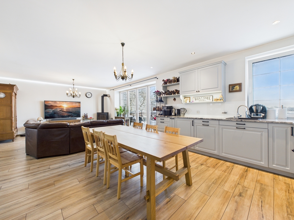 POSIADŁOŚĆ Z WIDOKIEM NA JEZIORO| 1,38 HA