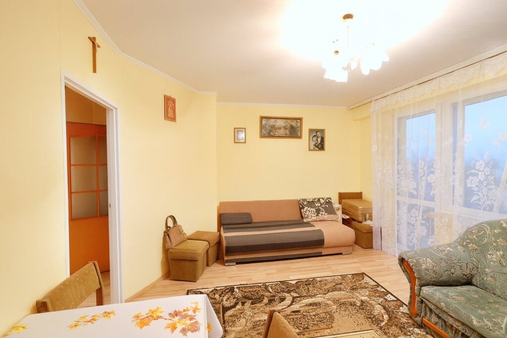 3 pokoje, 61m2, parter w niskim bloku, Poręba