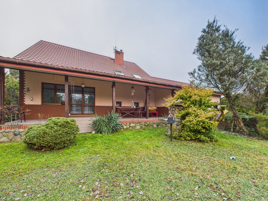 Wolnostojący | 172,8 m² | 6 pok | działka 1376m2