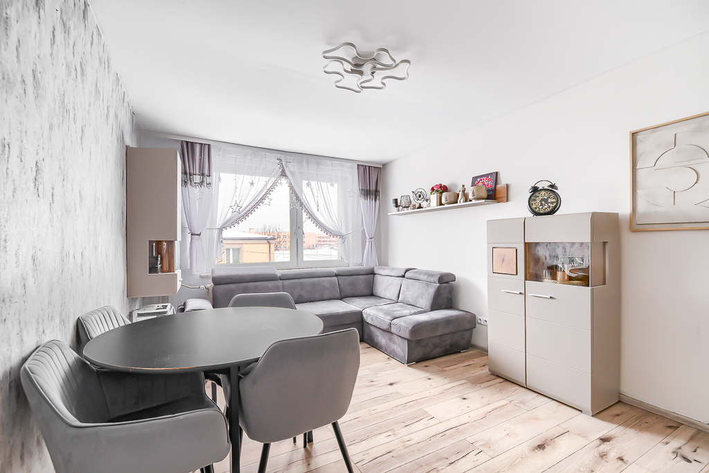 2 pokoje z balkonem, C.O miejskie !