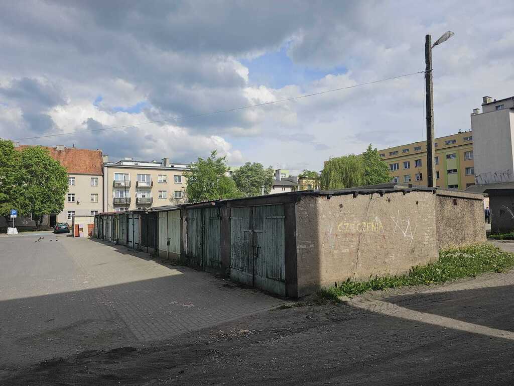 Ełk, Armii Krajowej garaż w centrum miasta