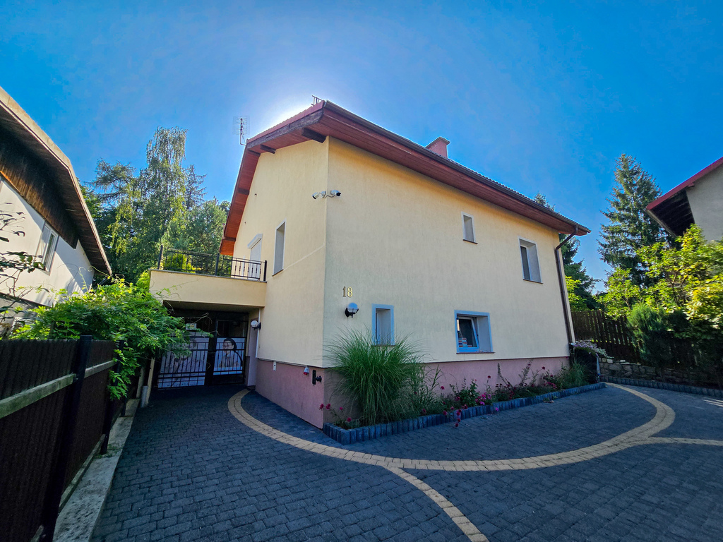 Wyjątkowy dom z prywatnym wyjściem do LASU !