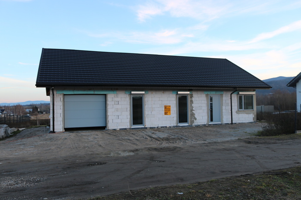 Dom parterowy 100 m² z widokiem na Góry Złote