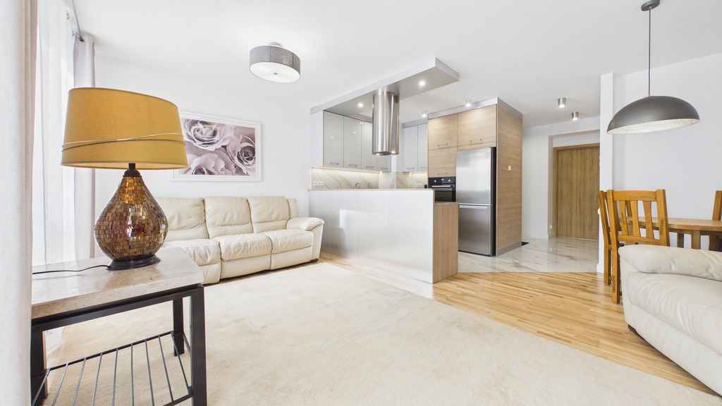 Nowoczesne 2 pokoje z dużym balkonem i parkingiem.