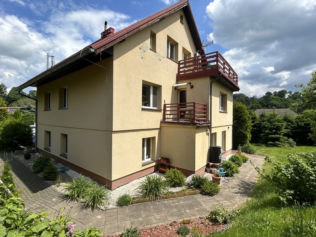 Karkonosze  duży dom pod Agroturystykę.