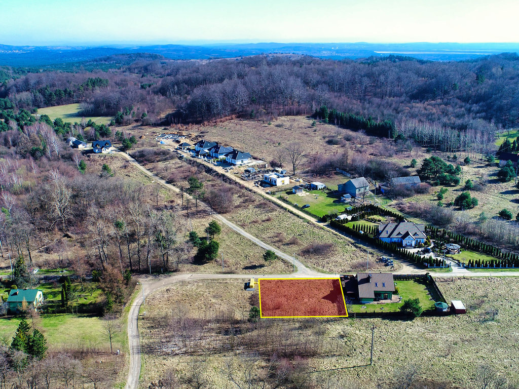 Działka obok skałek