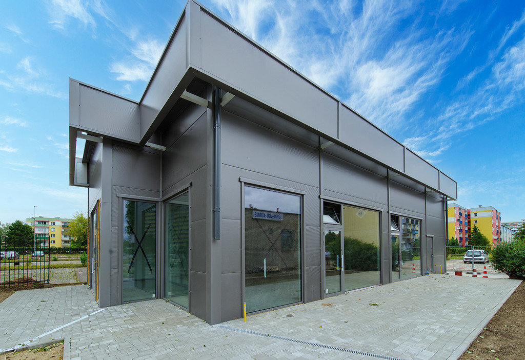 Lokal z witrynami / dobra ekspozycja / parking