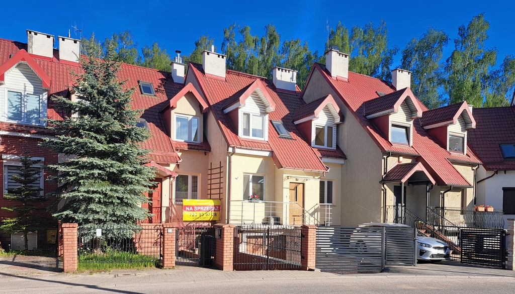 Dom w zabudowie szeregowej, osiedle Pieczewo