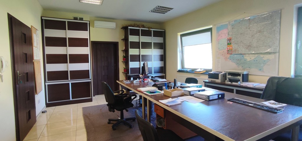 Lokal biurowy oraz plac ul Starowiejska