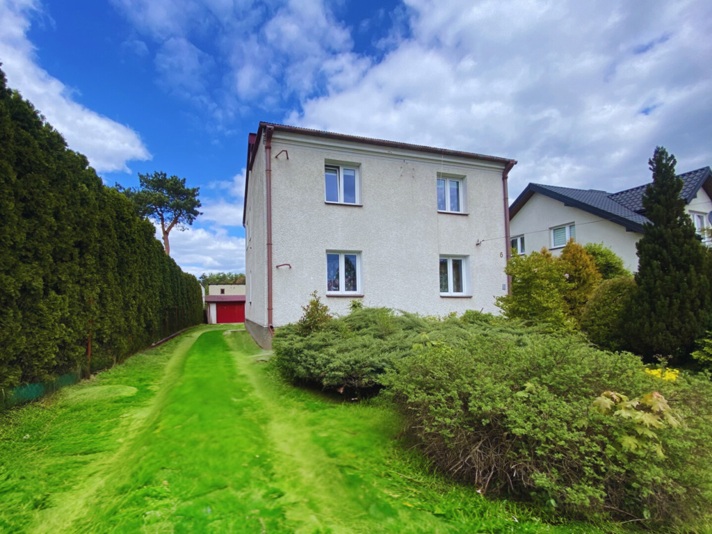 Przestronny dom z ogrodem w spokojnej okolicy!