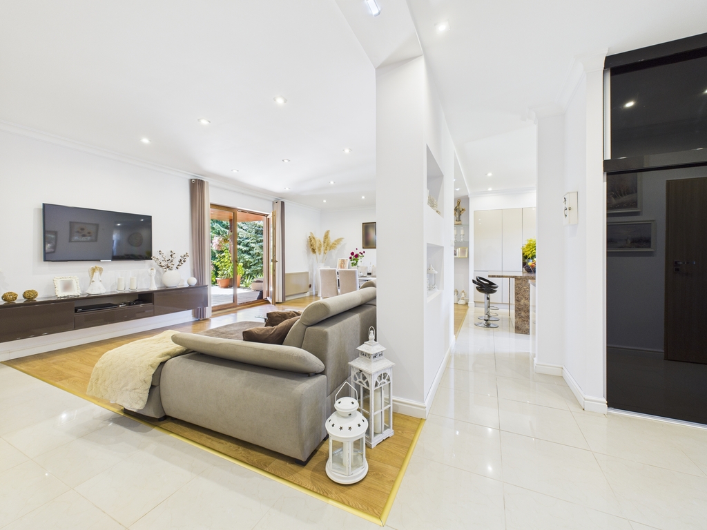 Dom, duży garaż dwustanowiskowy i piękny ogród