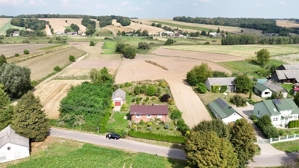 Przytulny dom wśród zieleni – Zwiartów