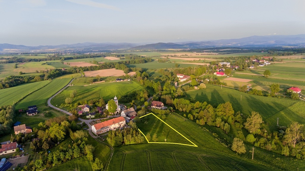 DZIAŁKA W GÓRACH  STARKÓW GM. KŁODZKO  3000m2