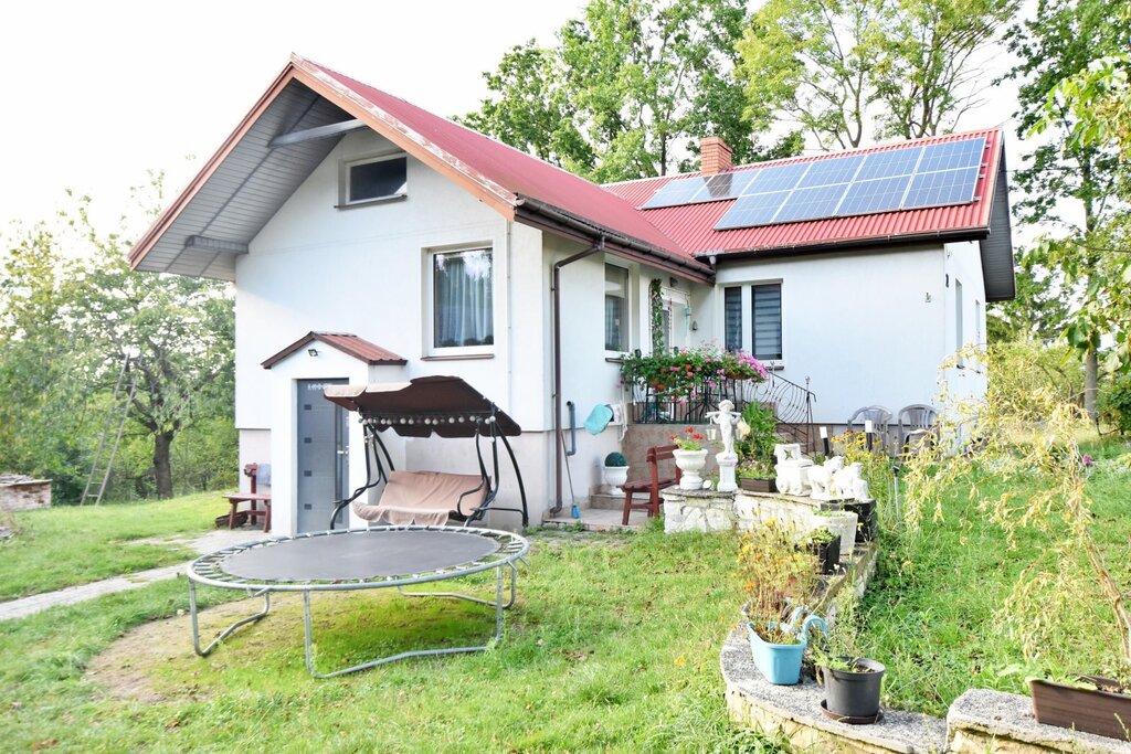 Dom z dużą działką i niskimi kosztami utrzymania.