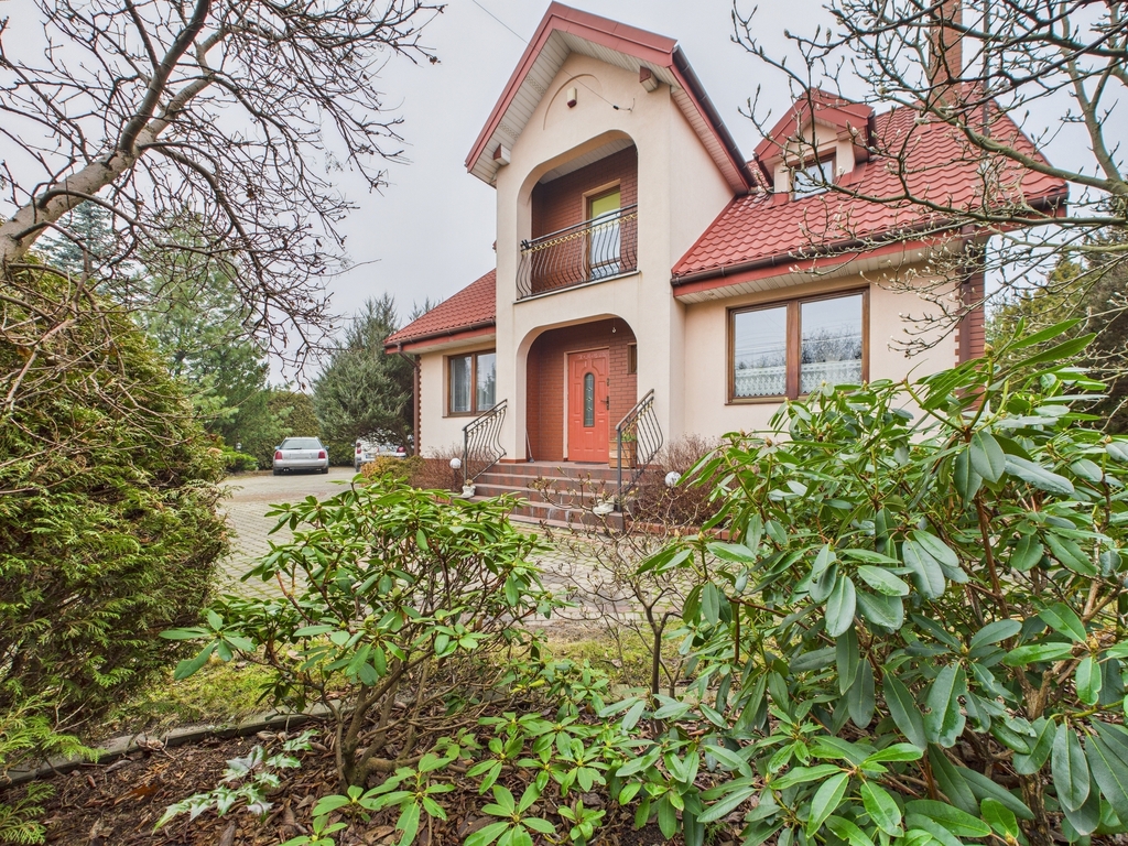 Wolnostojący | 172,8 m² | 6 pok | działka 1376m2