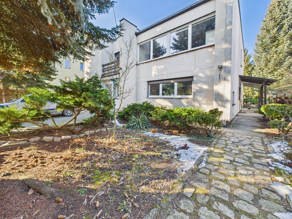 Dom wolnostojący / 3 osobne wejścia / Radwanice