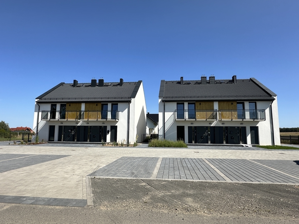 Nowe, 3 pok., parking na 2 auta, strych, 2 balkony