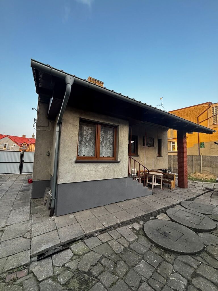 Dom w centrum miasta z ogrodem