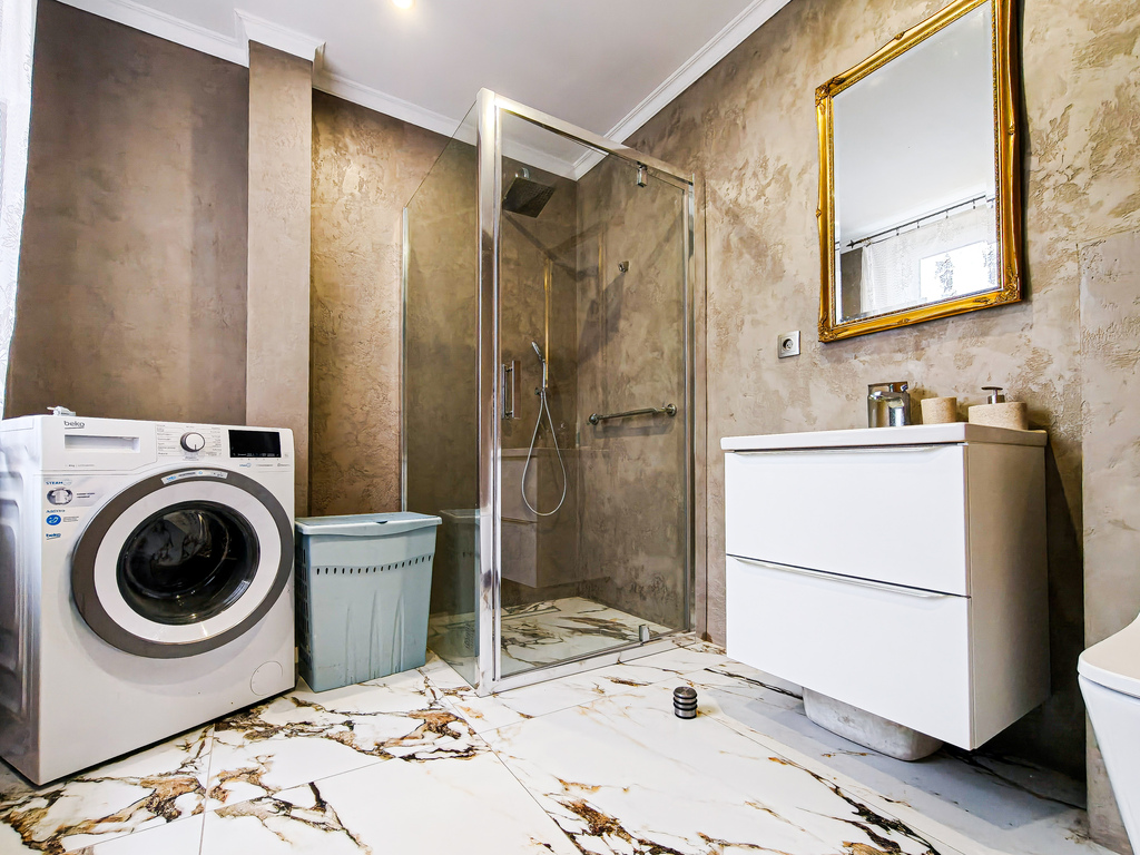 Dom 6 pokoi, 270 m² – spokojna okolica