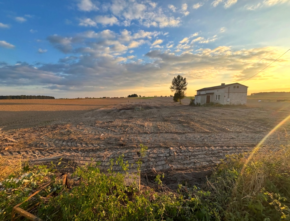 Duża, zabudowana działka z mediami Teodorów Wielki