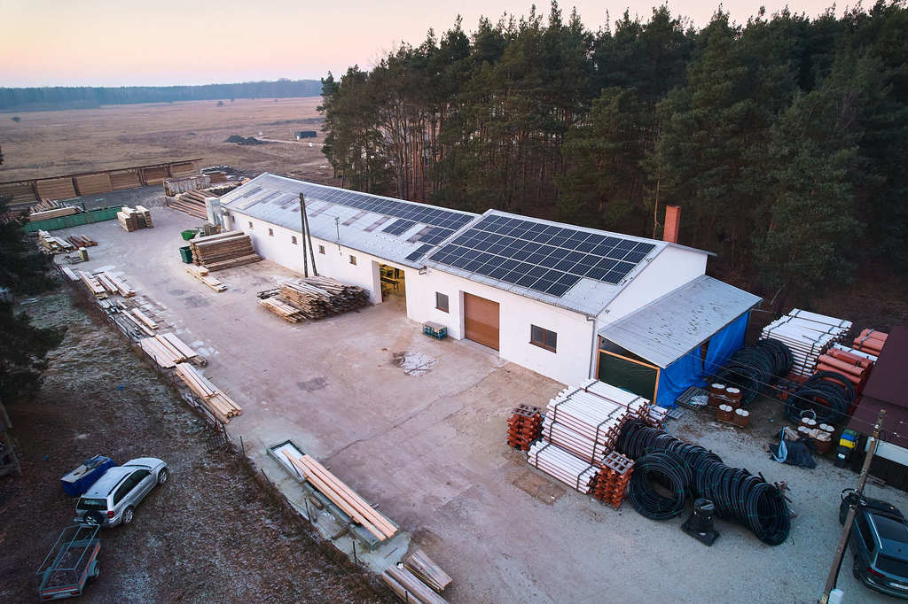 Grunt z halą, budynkiem biurowym. Aktywna firma!