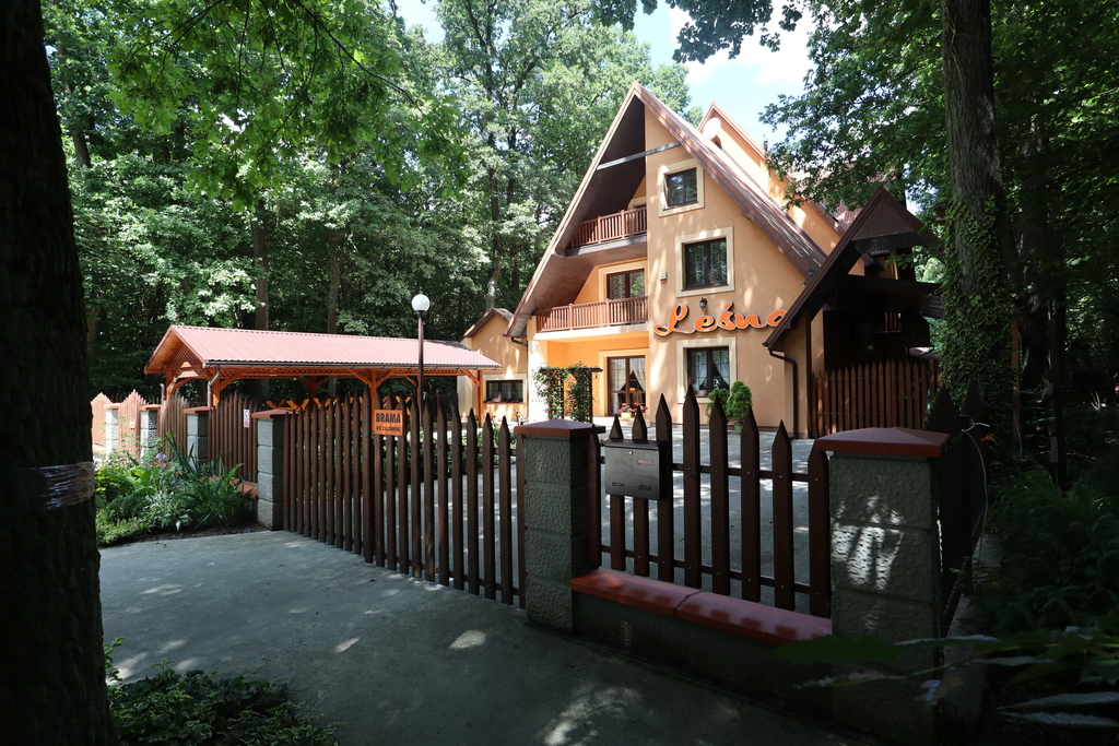 Kompleks restauracyjny z salą imprez