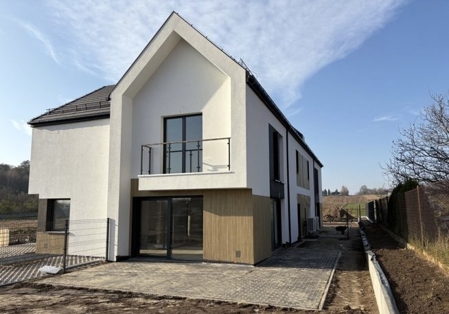 Dom w zabudowie bliźniaczej -Bibice